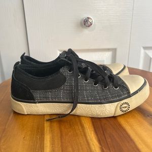 UGG Australia Evera Woven lace up sneakers size 6